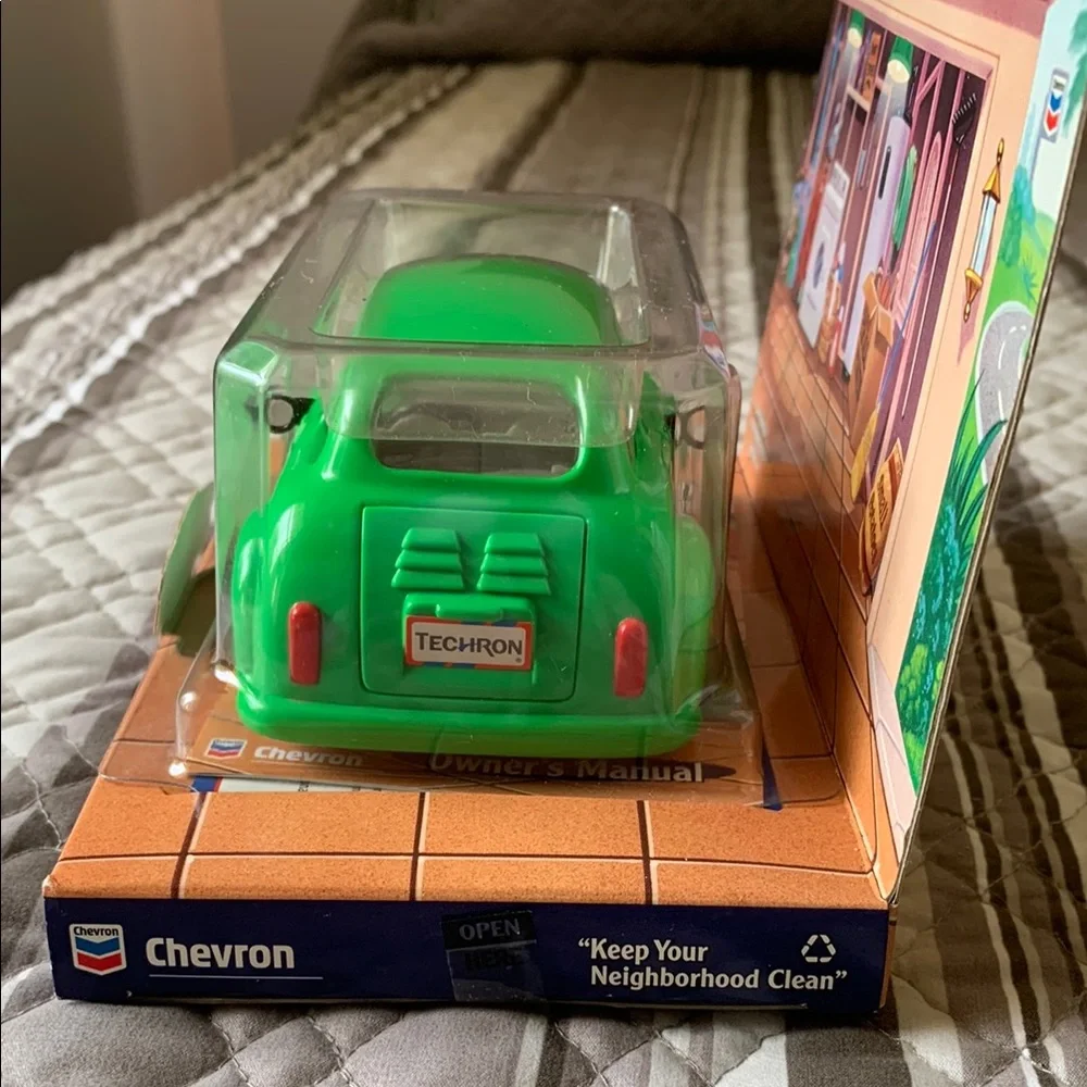 Kelly Kompact-The Chevron Cars Vintage Collectible 1998 🆕